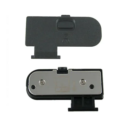 Tapa negra del compartimento de batería para Nikon D3100, con cierre central y pestañas de ajuste.